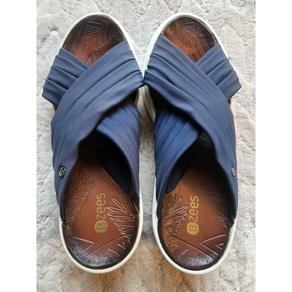 Bzees Knockout Navy Blue White Slip On Wedge Sandals Womens 10